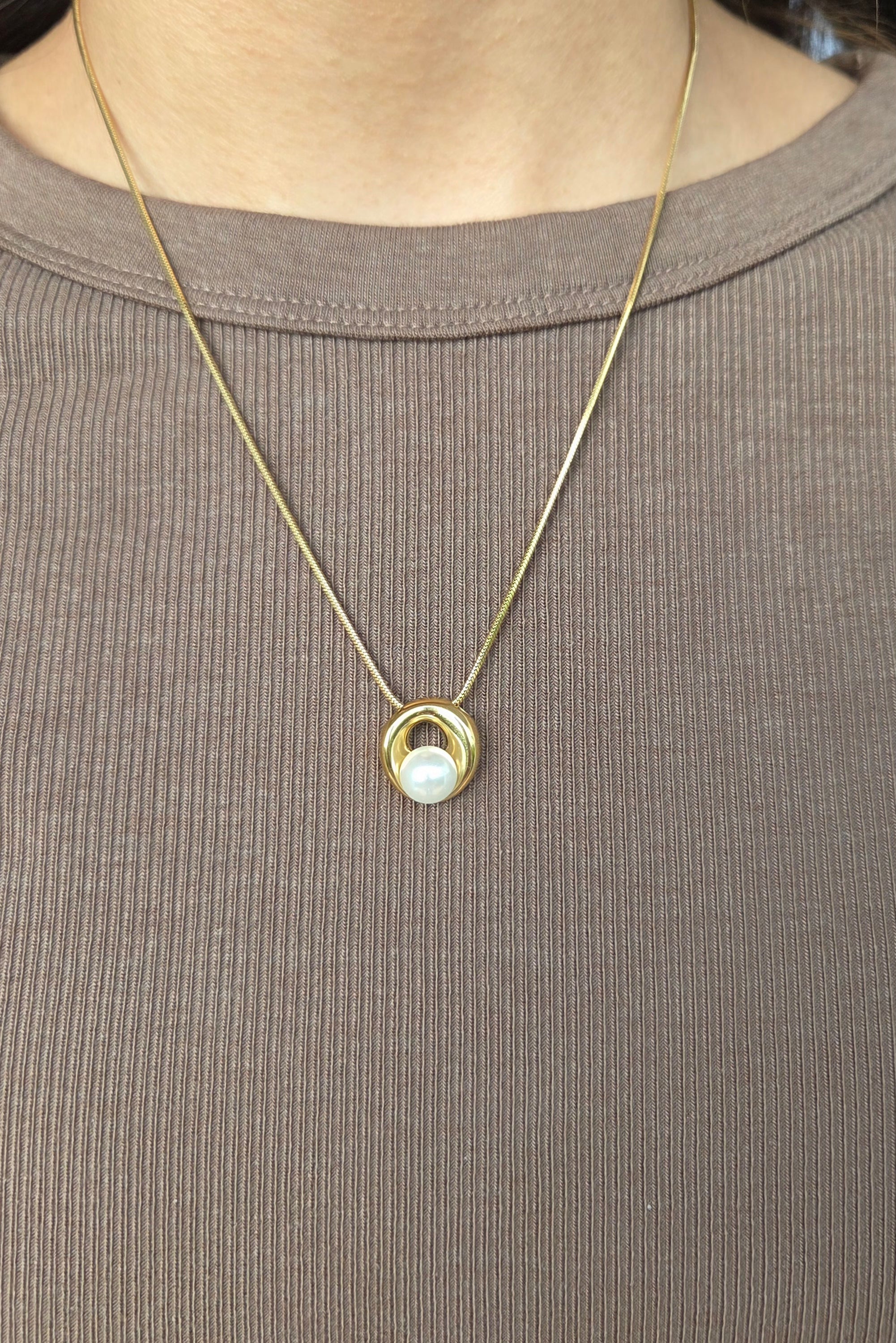 Halo Pearl Necklace